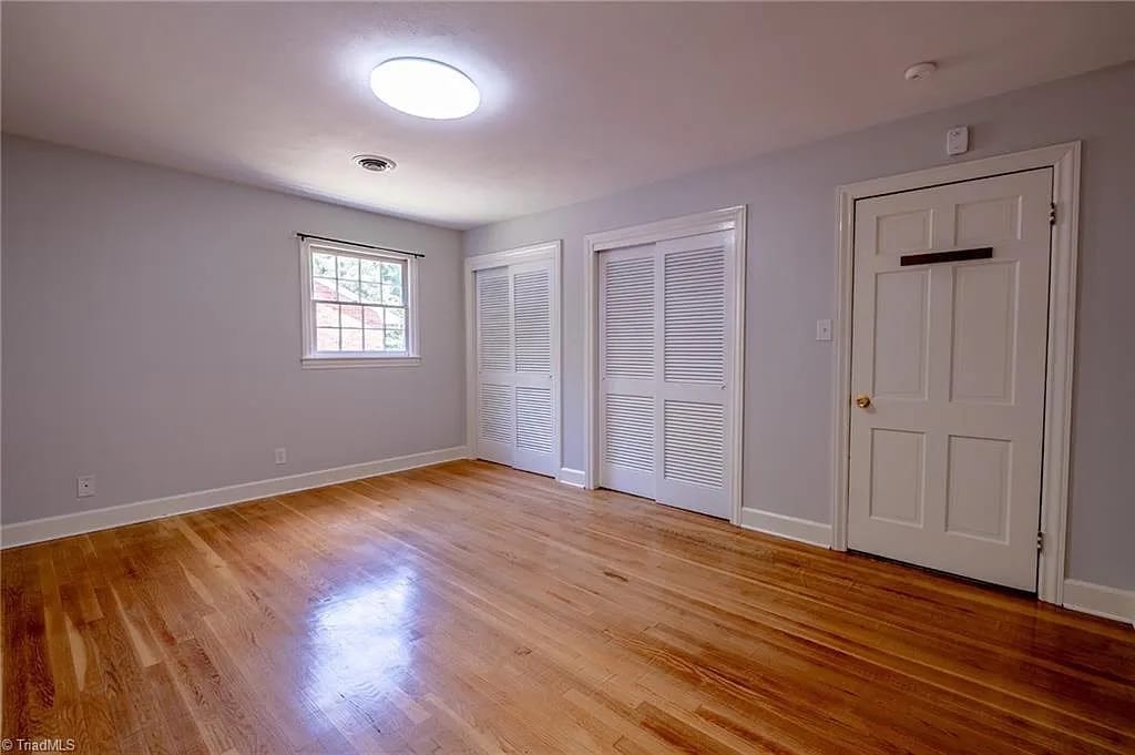 Building Photo - Room in House on Kinnamon Rd