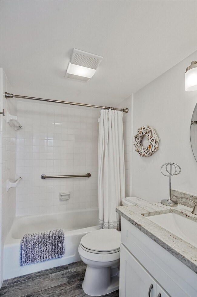 Building Photo - 225 S Beach Rd