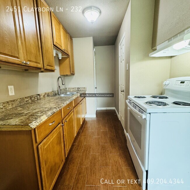 Building Photo - 2451 Clayborn