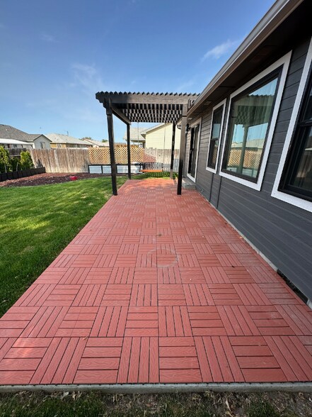 Building Photo - 1665 Peregrine Dr