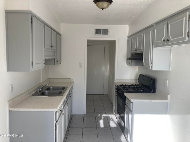Building Photo - 2105 Villa Plata Dr