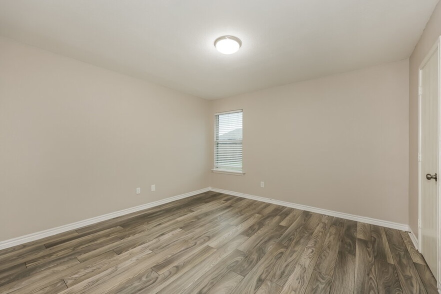 Building Photo - 1159 Whispering Meadows