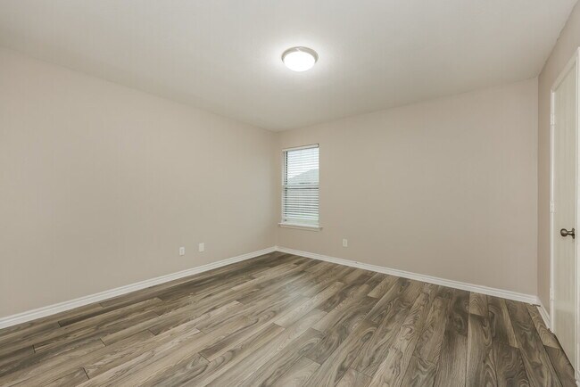 Building Photo - 1159 Whispering Meadows