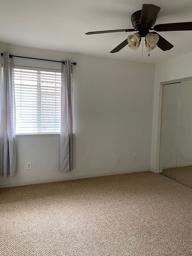 Building Photo - Beautiful 3 Bed 3 Bath Sorrento Home in Cy...