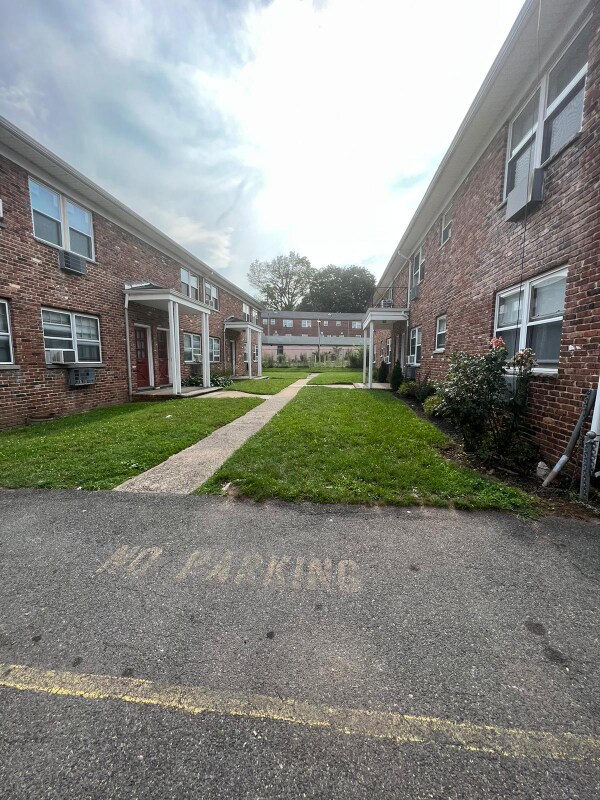 Building Photo - 57-61A E Park St