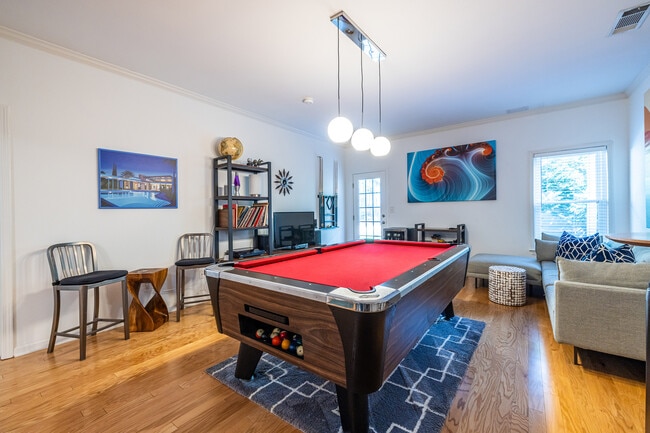 Building Photo - 2454 Vivian Cir