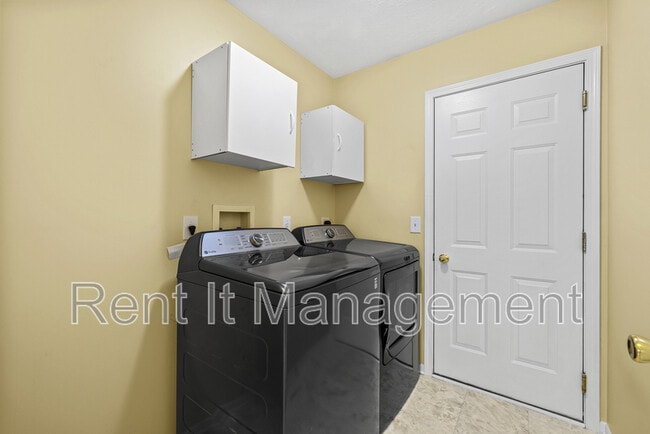 Building Photo - 5820 S 157th St