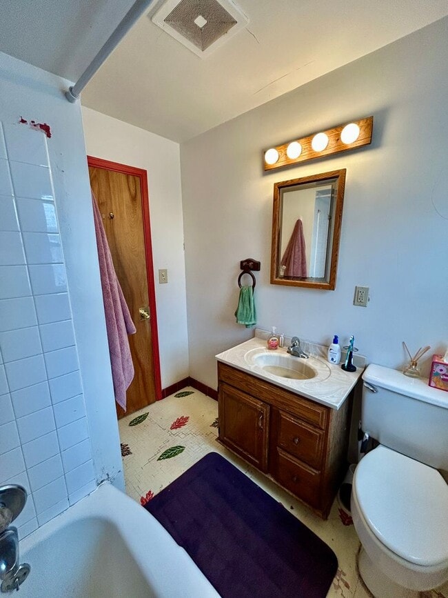 Building Photo - AVAILABLE JUNE - 4 BED 2 BATH