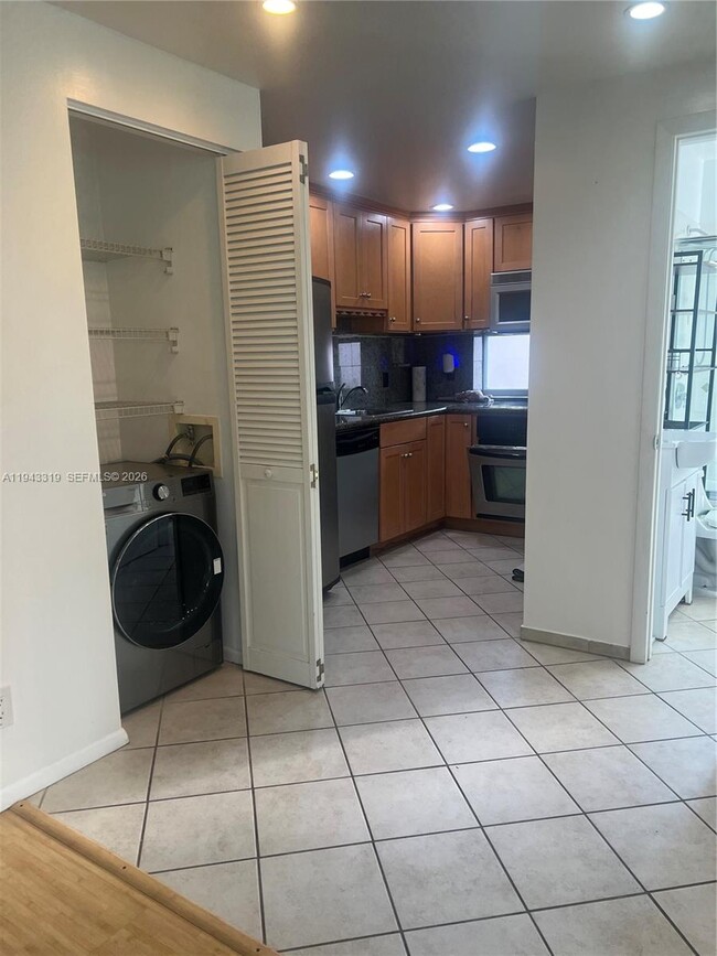 Building Photo - 225 SE 16th Ave