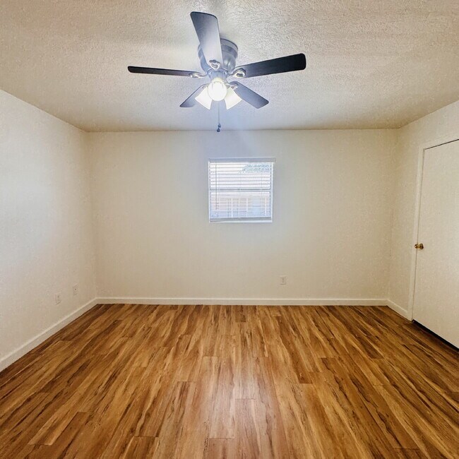 Building Photo - Welcome home to your 2 Bedroom | 1 Bathroom Apartment located in Nederland, TX.