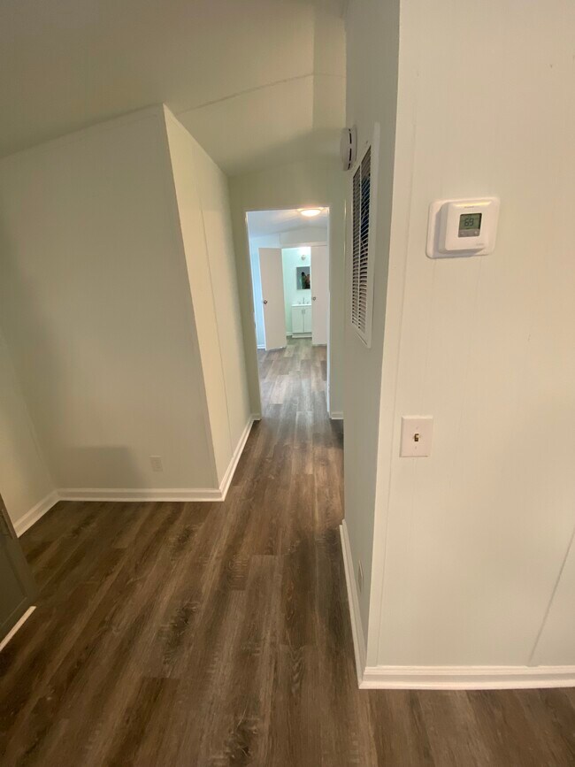 Building Photo - 442 Ranch Rd