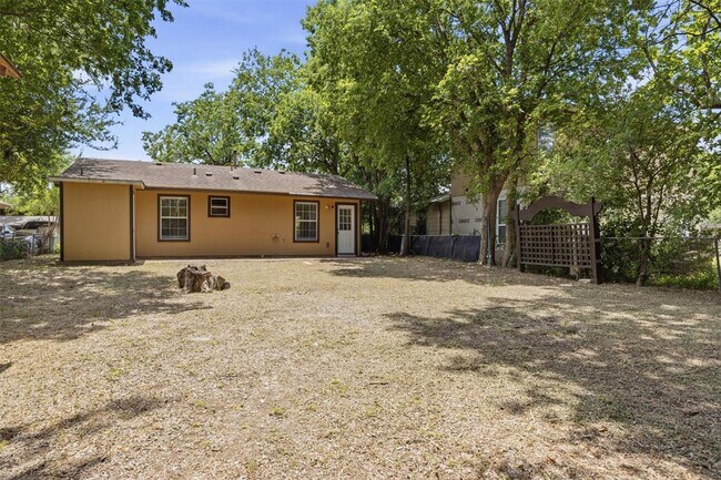 Building Photo - 6802 Villita Avenida
