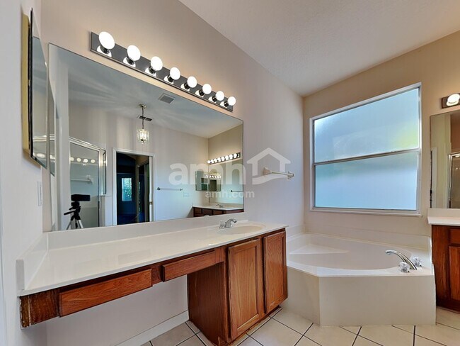 Building Photo - 1749 Oak Grove Chase Dr