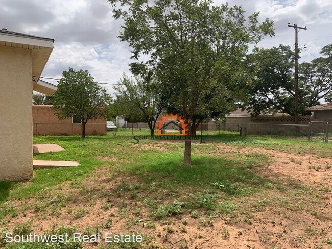 Building Photo - 3 br, 1 bath House - 217 W. Manana Blvd.