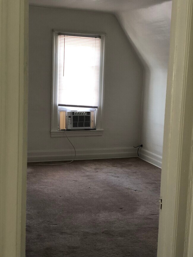South Bedroom - 411 N Washington Ave