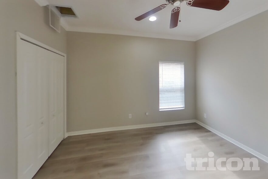 Building Photo - 16651 Midsummer Ln