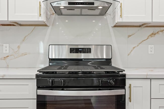 Building Photo - 212 W 64th St