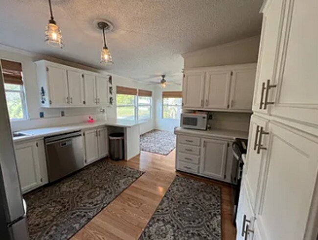 Building Photo - Deluxe Foxwood Farms Manufactored Home on Extra Large Lot