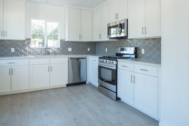 Building Photo - Old Agoura Apartments