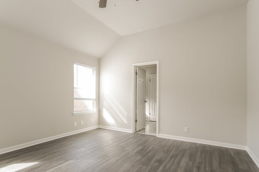 Building Photo - 407 Clarks Way