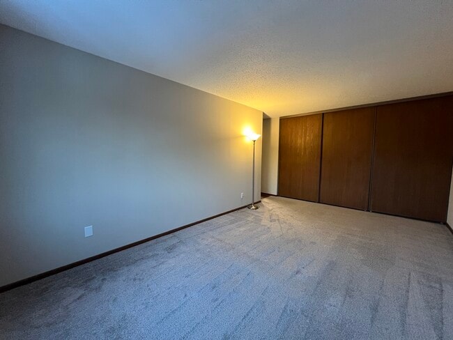 Building Photo - 1903 Silver Bell Rd