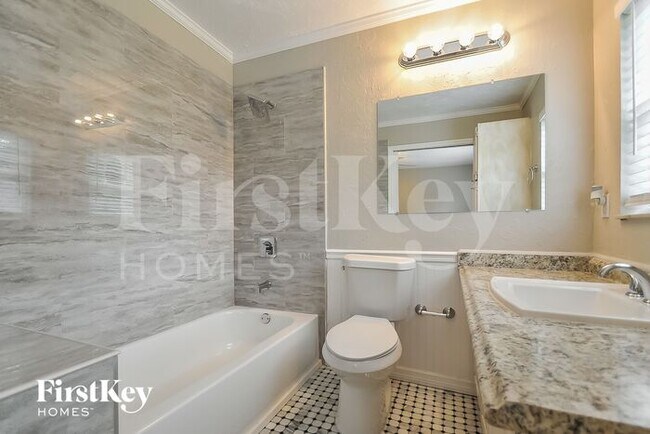 Building Photo - 6229 Florida Cir N