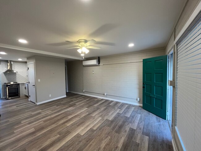 Building Photo - The Catalina