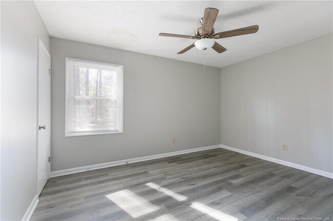 Building Photo - 613 Mosswood Ln