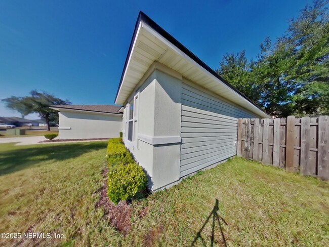 Building Photo - 7134 Beekman Lake Dr