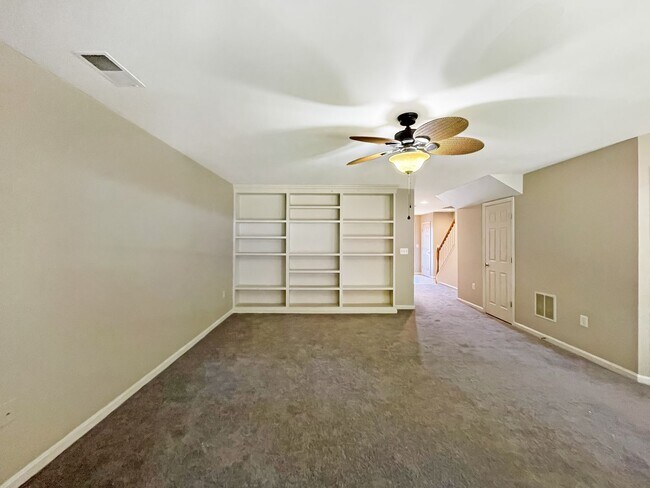 Building Photo - 15716 Palermo Terrace