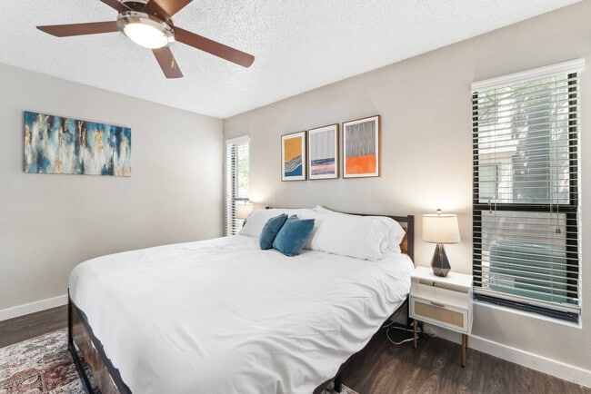 Building Photo - 2101 Elmont Dr