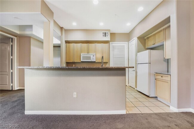 Building Photo - 38 E Serene Ave