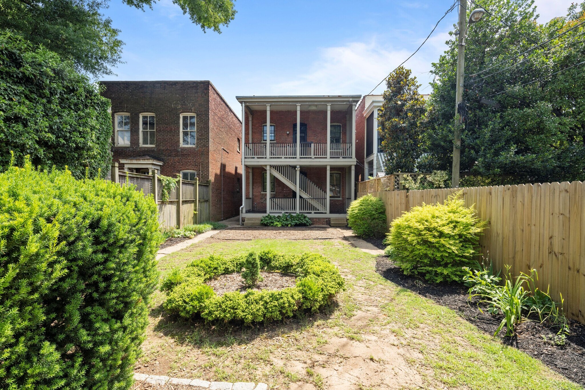 Building Photo - 2414 Stuart Ave