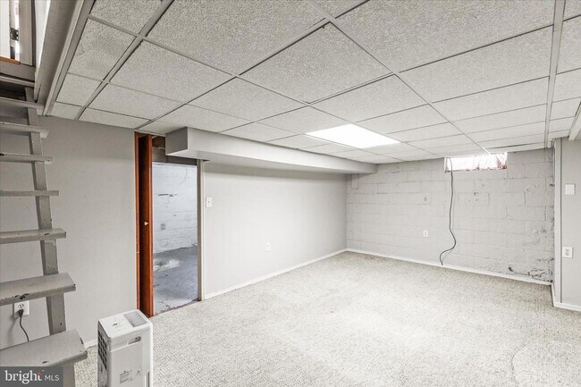 Building Photo - 3 Bedroom Brick Cape Cod in York Suburban School District!