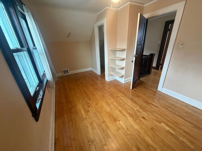 Building Photo - 3504 S Clement Ave