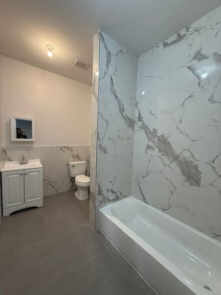 Building Photo - 11 Main St