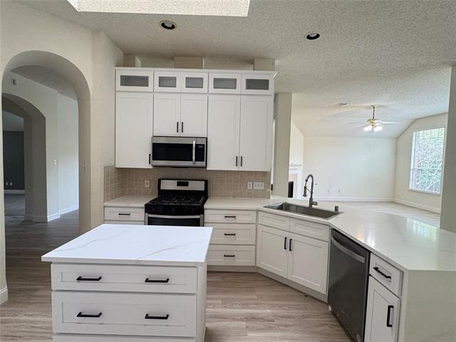 Building Photo - 9814 Honeysuckle Dr