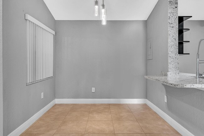 Building Photo - 2803 N Oakland Forest Dr