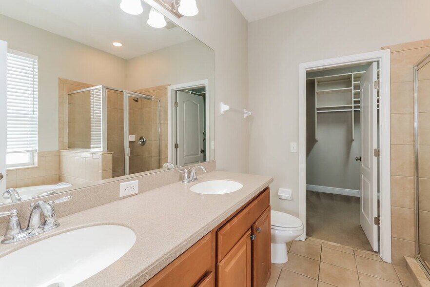 Building Photo - 7935 Camden Woods Dr