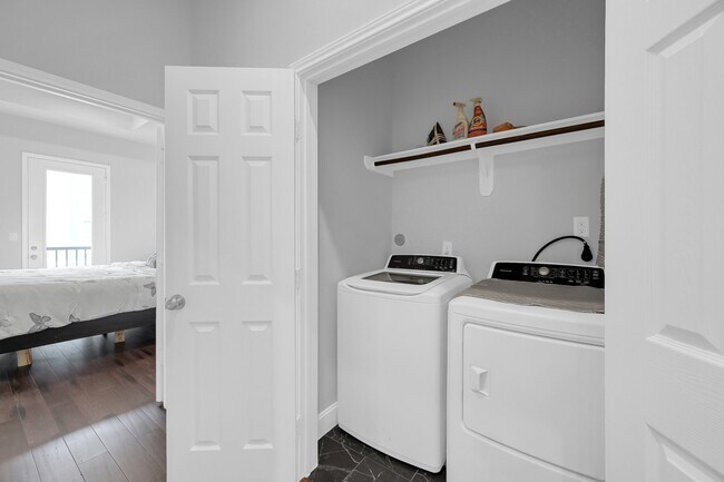 Building Photo - 2116 Oatfield Dr