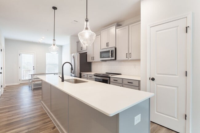 Building Photo - Beautiful Grant Park Townhome Directly on the Atlanta BeltLine w/ City Views!