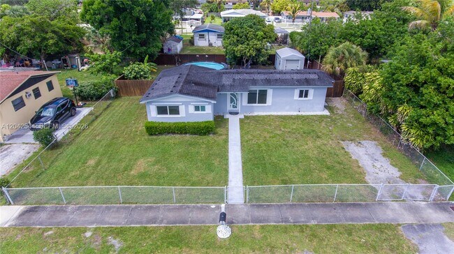 Building Photo - 20440 NW 20th Ct