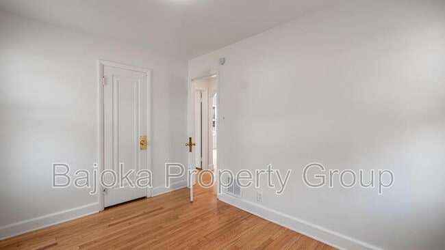 Building Photo - 1074 Moran Ave