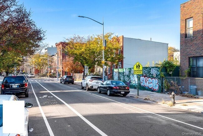 Building Photo - 499 Evergreen Ave