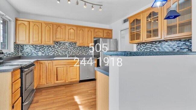 Building Photo - 2426 Hendola Dr NE