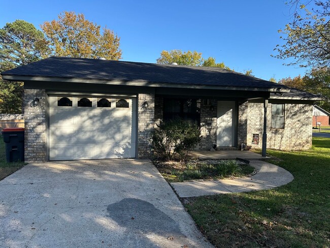 Primary Photo - Welcome to your new home in the heart of R...