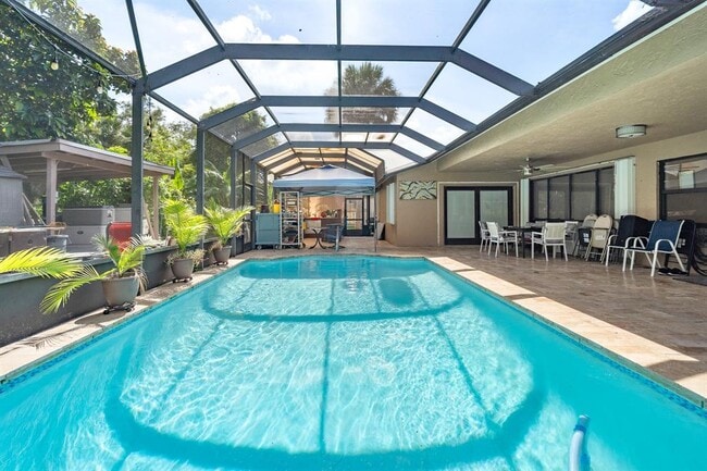 Building Photo - 6585 NW 46th St