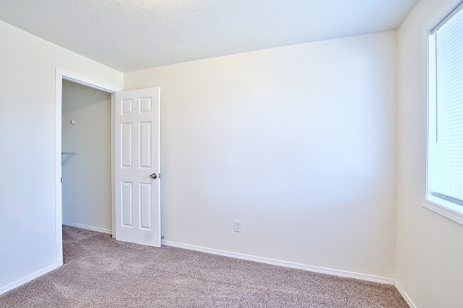 Building Photo - Vista Residence