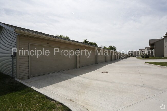 Building Photo - Pet Friendly Building at Woodsage Apartments