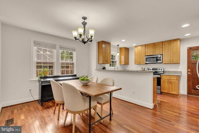 Building Photo - 8604 Woodlawn Ct
